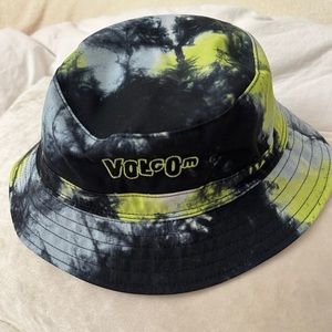 NEW Volcom tie dye bucket hat